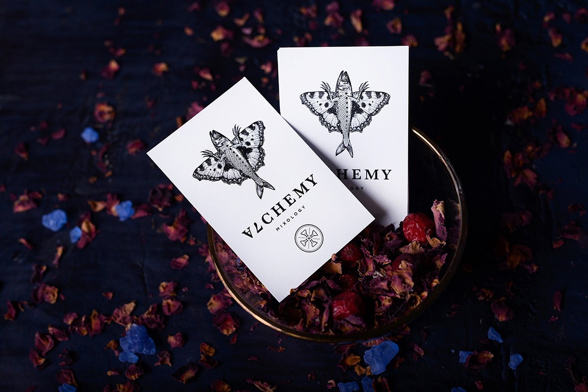 Alchemy Bar雞尾酒酒吧品牌設(shè)計(jì)欣賞,酒吧品牌設(shè)計(jì)，餐飲品牌設(shè)計(jì)，酒吧品牌策劃，酒吧品牌全案策劃，餐飲品牌策劃，深圳品牌設(shè)計(jì)，深圳品牌策劃，深圳品牌全案策劃，深圳品牌形象塑造，深圳包裝設(shè)計(jì)的，左右格局