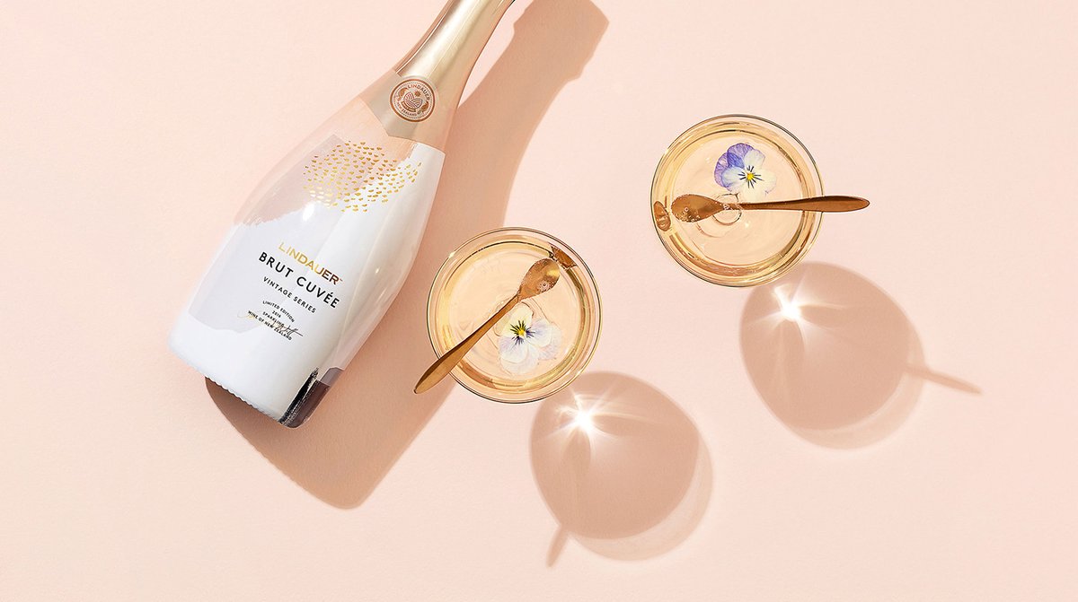 Lindauer(林道爾）復(fù)古系列酒莊品牌設(shè)計&mdash;&mdash;瓶裝形象設(shè)計的重要意義，酒類品牌設(shè)計，酒類品牌瓶裝設(shè)計，酒類品牌營銷，酒類品牌戰(zhàn)略定位，品牌設(shè)計公司，品牌策劃公司，深圳品牌策劃，深圳品牌設(shè)計，左右格局