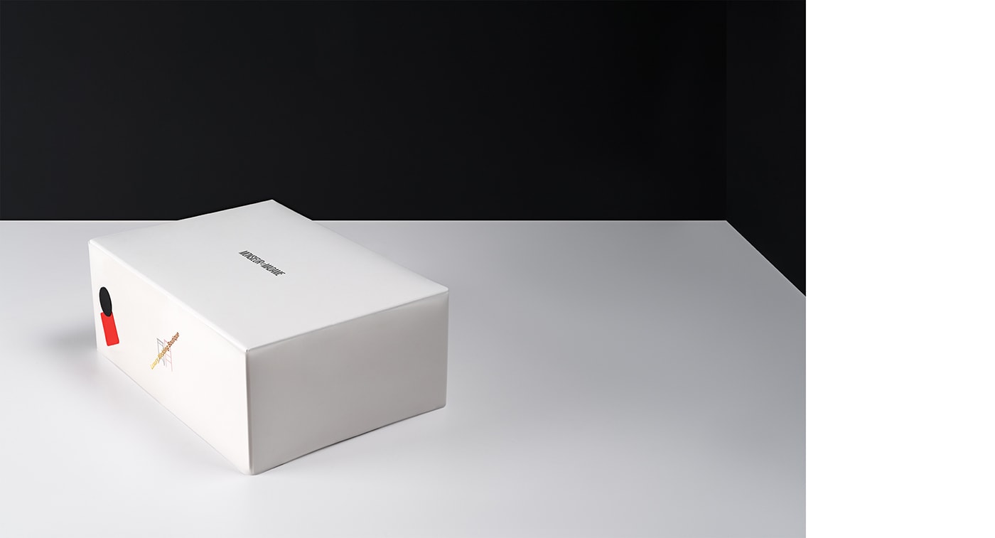 國外時尚創(chuàng)意邀請函品牌形象設(shè)計案例，品牌形象設(shè)計，時尚品牌設(shè)計，品牌設(shè)計公司，深圳品牌設(shè)計，左右格局